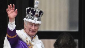Inglaterra da la bienvenida a Carlos III como su nuevo rey