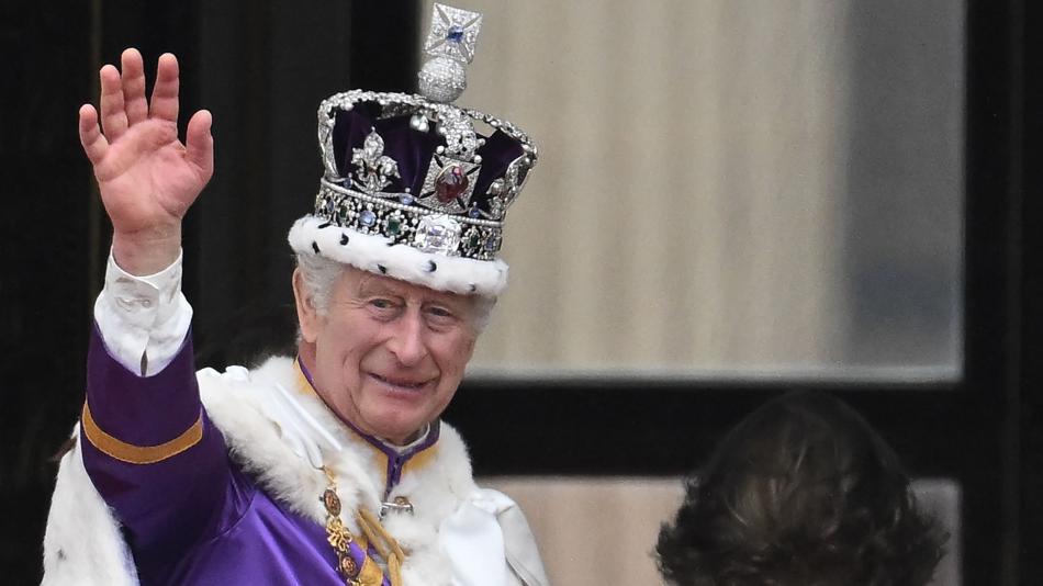 Inglaterra da la bienvenida a Carlos III como su nuevo rey