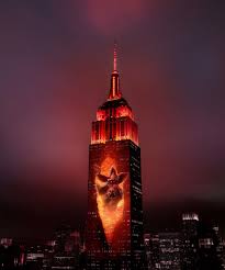 Acción Stranger Things a través de video mapping en el Empire State Building, Nueva York