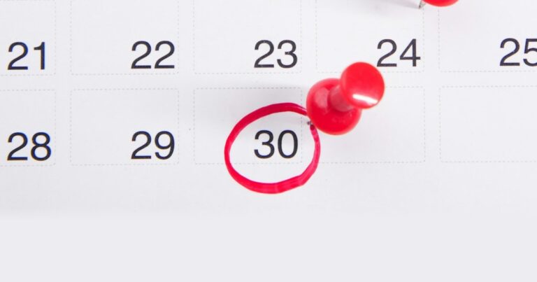 Festivos, puentes y cambio de hora, cómo deben comunicar las marcas cuando cambia el calendario