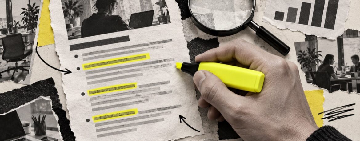 Montaje editorial de una oferta de empleo con un rotulador y anotaciones sobre los fragmentos del anuncio