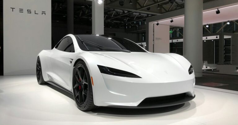 Nueve años de promesas y el Roadster de Tesla sigue vendiendo expectativa